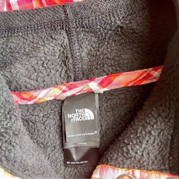 North Face Gray Button Neck Pullover Sweater w/ Pink White Plaid Hood Size Small - Picture 6 of 10
